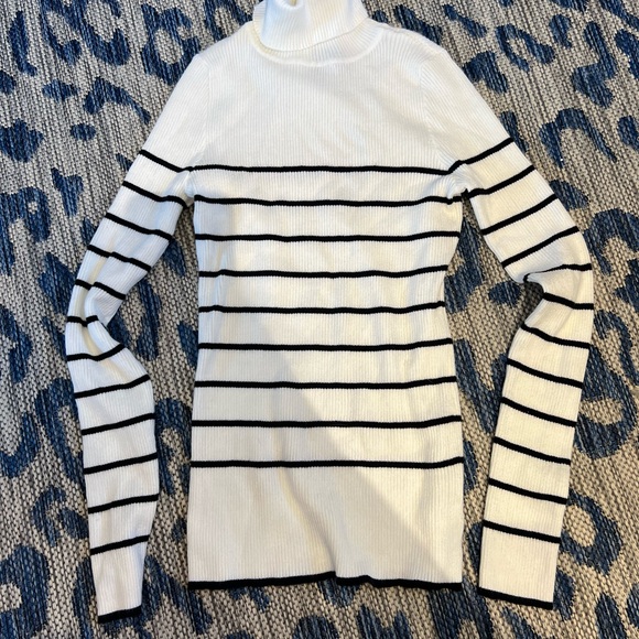 Forever 21 white and black striped turtleneck size large - Picture 2 of 3